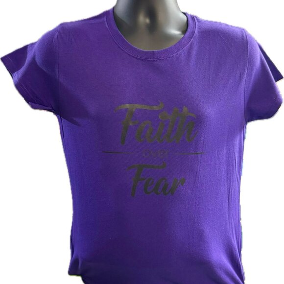 New “Faith Over Fear” Merch Shirt, Christian Comfort, God Is Good Shirt. Medium - Picture 1 of 5